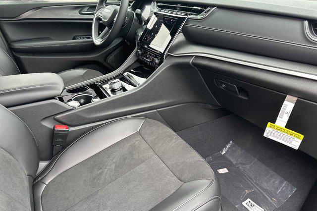 2023 Jeep Grand Cherokee L Altitude 4x2