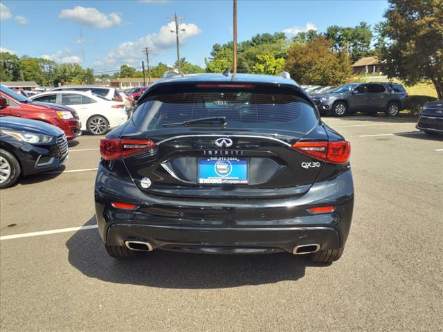 2017 INFINITI QX30 Premium