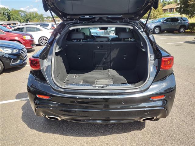 2017 INFINITI QX30 Premium
