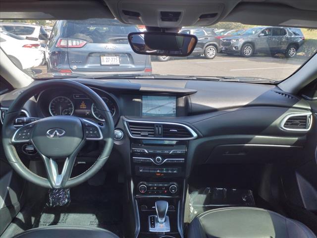 2017 INFINITI QX30 Premium