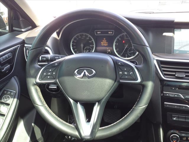 2017 INFINITI QX30 Premium