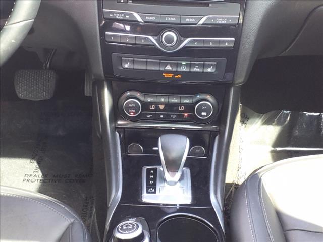 2017 INFINITI QX30 Premium