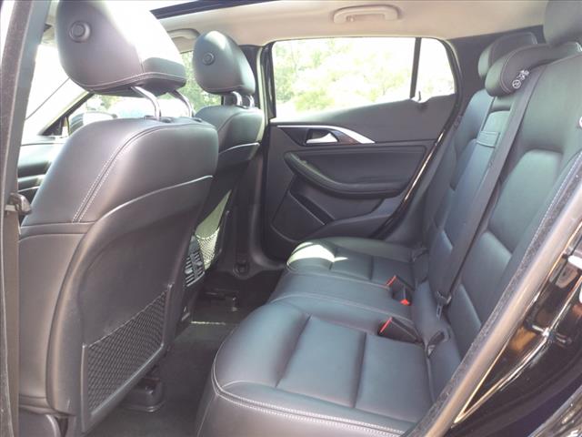2017 INFINITI QX30 Premium