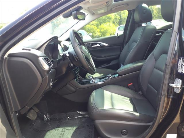 2017 INFINITI QX30 Premium