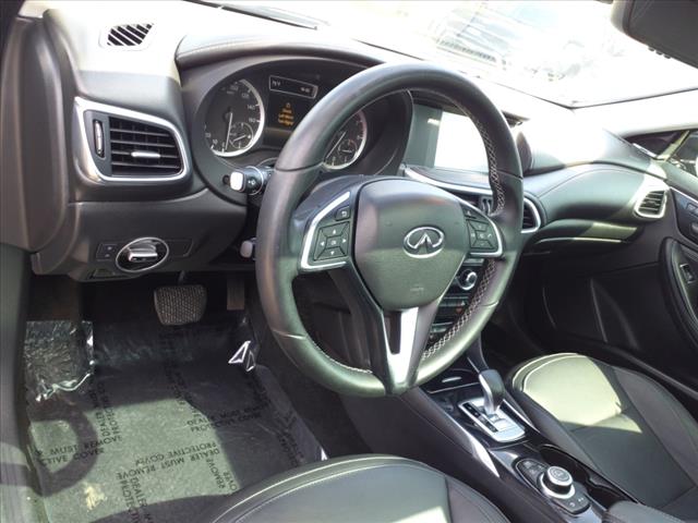 2017 INFINITI QX30 Premium