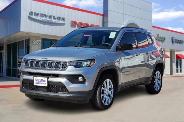 2023 Jeep Compass COMPASS LATITUDE LUX 4X4