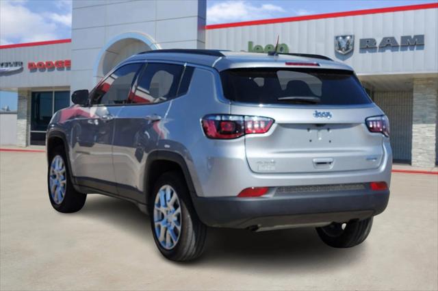 2023 Jeep Compass COMPASS LATITUDE LUX 4X4