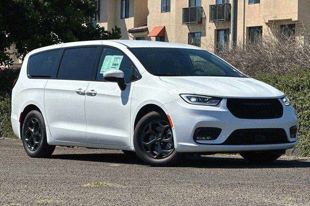 2023 Chrysler Pacifica Hybrid Touring L