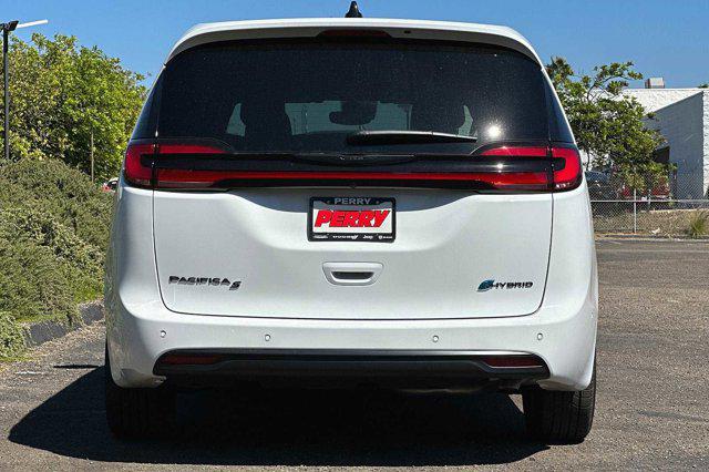 2023 Chrysler Pacifica Hybrid Touring L