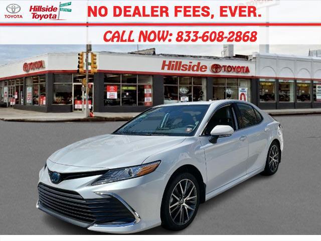 2022 Toyota Camry XLE Hybrid [1]