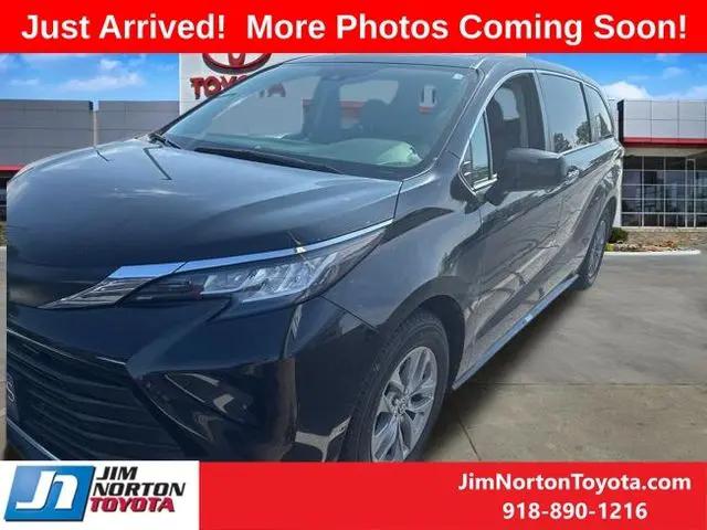 2022 Toyota Sienna XLE