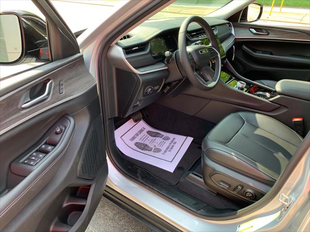 2023 Jeep Grand Cherokee GRAND CHEROKEE L LIMITED 4X4