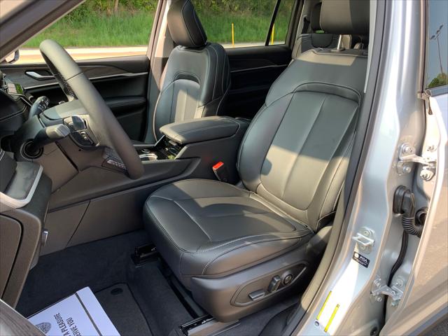 2023 Jeep Grand Cherokee GRAND CHEROKEE L LIMITED 4X4