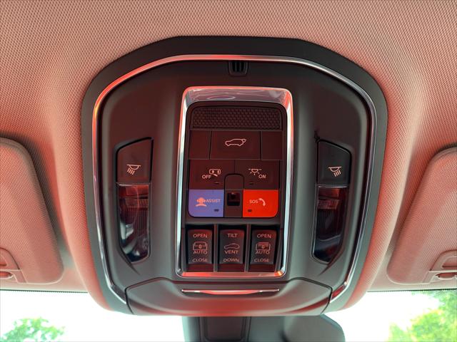 2023 Jeep Grand Cherokee GRAND CHEROKEE L LIMITED 4X4