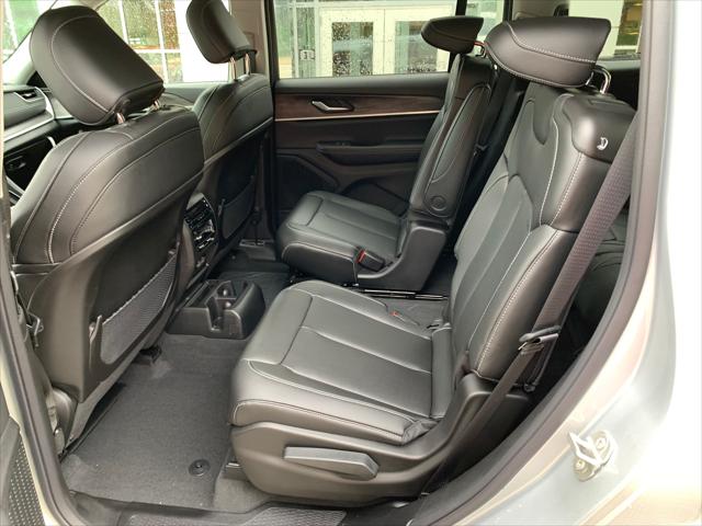 2023 Jeep Grand Cherokee GRAND CHEROKEE L LIMITED 4X4