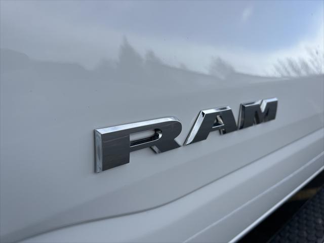 2020 RAM 1500 Laramie Crew Cab 4x4 64 Box