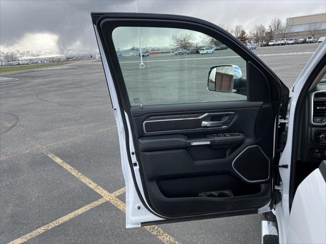 2020 RAM 1500 Laramie Crew Cab 4x4 64 Box