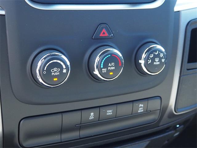 2023 RAM Ram 1500 Classic RAM 1500 CLASSIC WARLOCK QUAD CAB 4X4 64 BOX