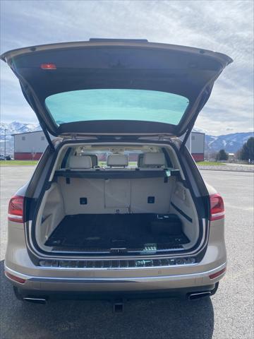 2016 Volkswagen Touareg VR6 Lux