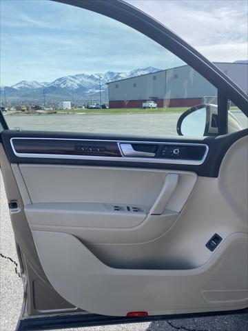 2016 Volkswagen Touareg VR6 Lux