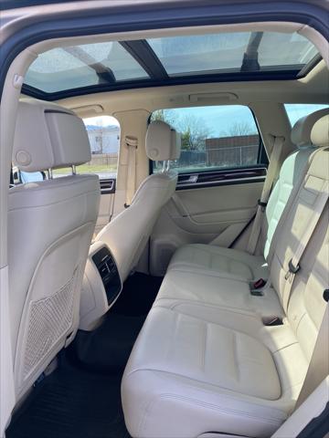 2016 Volkswagen Touareg VR6 Lux