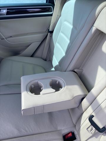 2016 Volkswagen Touareg VR6 Lux