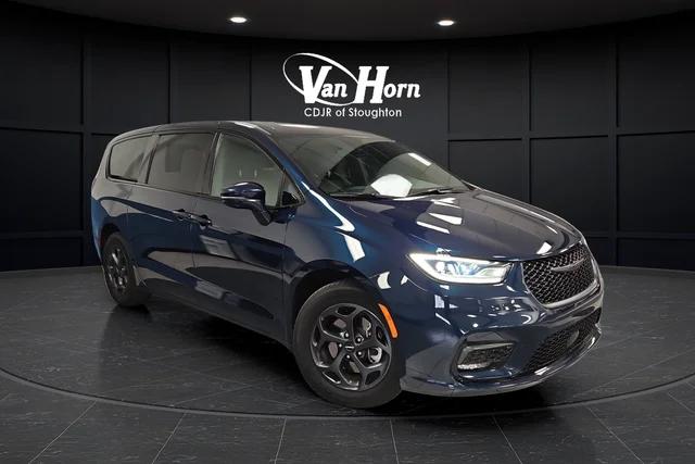 2022 Chrysler Pacifica Hybrid Touring L for sale in Stoughton, WI