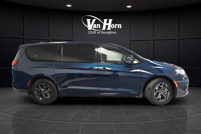 2022 Chrysler Pacifica Hybrid Touring L