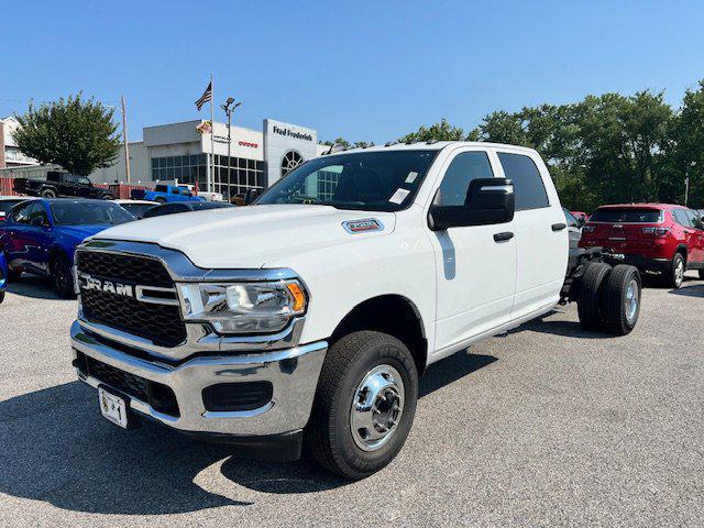 2023 RAM Ram 3500 Chassis Cab RAM 3500 TRADESMAN CREW CAB CHASSIS 4X4 60 CA