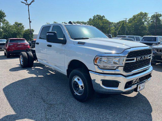 2023 RAM Ram 3500 Chassis Cab RAM 3500 TRADESMAN CREW CAB CHASSIS 4X4 60 CA