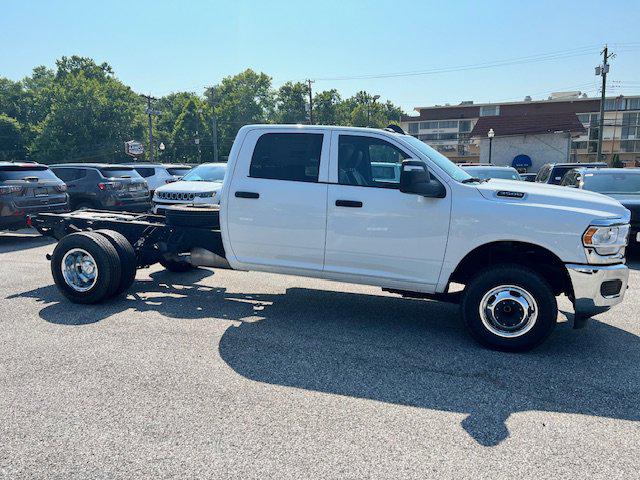 2023 RAM Ram 3500 Chassis Cab RAM 3500 TRADESMAN CREW CAB CHASSIS 4X4 60 CA