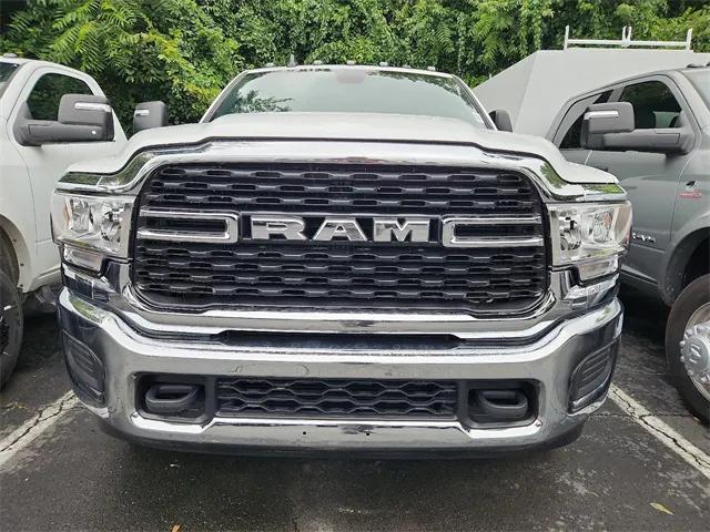 2023 RAM Ram 3500 Chassis Cab RAM 3500 SLT CREW CAB CHASSIS 4X4 60 CA