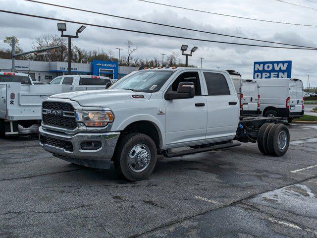 2023 RAM Ram 3500 Chassis Cab RAM 3500 TRADESMAN CREW CAB CHASSIS 4X4 60 CA