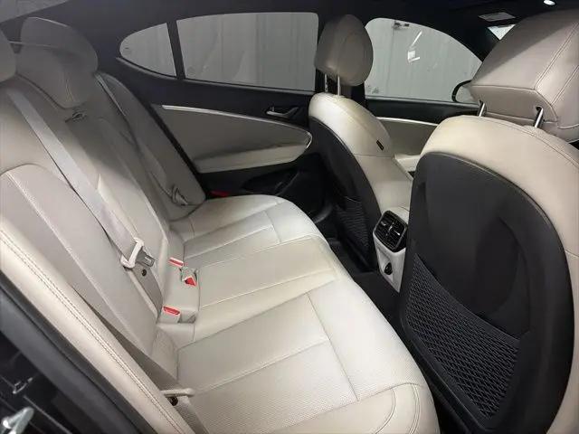 2023 Genesis G70 2.0T RWD