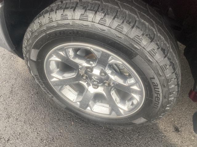 2018 RAM 1500 Laramie Crew Cab 4x4 64 Box