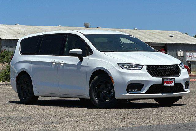 2023 Chrysler Pacifica Hybrid Touring L