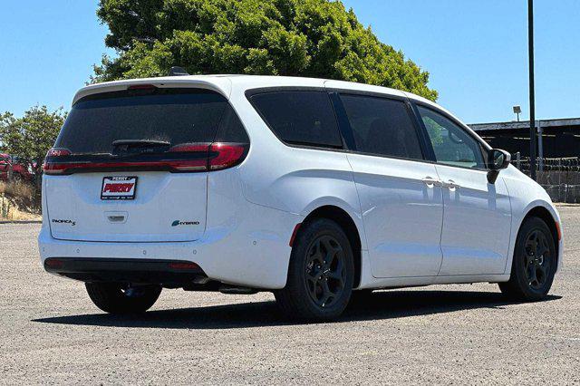 2023 Chrysler Pacifica Hybrid Touring L