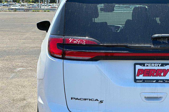 2023 Chrysler Pacifica Hybrid Touring L