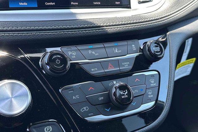 2023 Chrysler Pacifica Hybrid Touring L