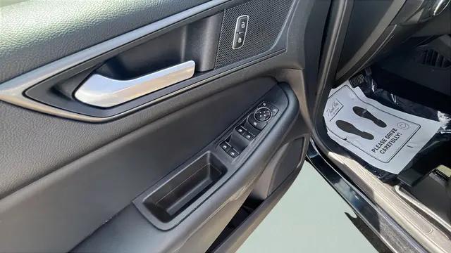 2020 Ford Edge SE