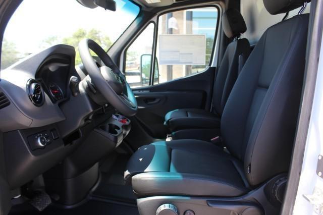 2000 Mercedes-Benz Sprinter 4500 Chassis Standard Roof 4-Cyl Diesel HO