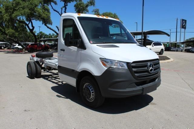 2000 Mercedes-Benz Sprinter 4500 Chassis Standard Roof 4-Cyl Diesel HO