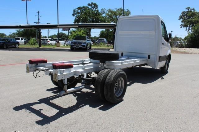 2000 Mercedes-Benz Sprinter 4500 Chassis Standard Roof 4-Cyl Diesel HO