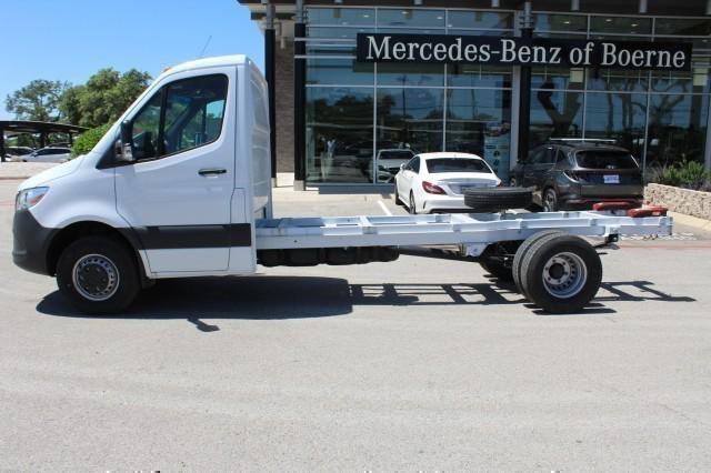 2000 Mercedes-Benz Sprinter 4500 Chassis Standard Roof 4-Cyl Diesel HO