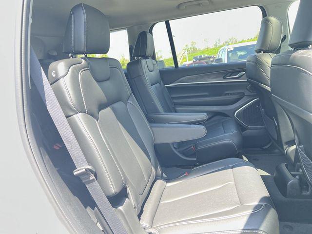 2023 Jeep Grand Cherokee GRAND CHEROKEE L LIMITED 4X4