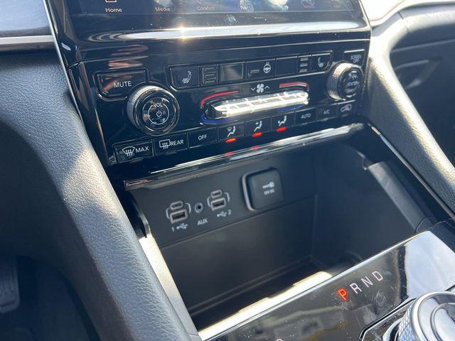 2023 Jeep Grand Cherokee GRAND CHEROKEE L LIMITED 4X4