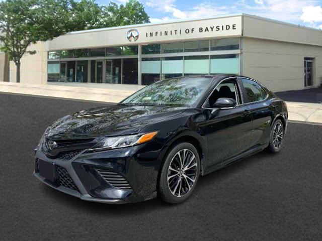 2020 Toyota Camry SE AWD [2]