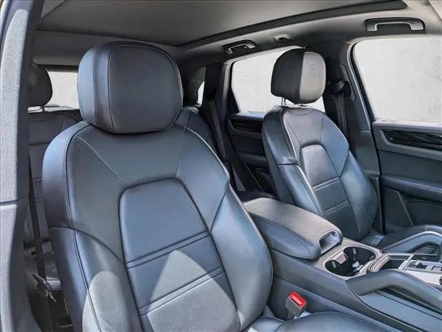2023 Porsche Cayenne Platinum Edition