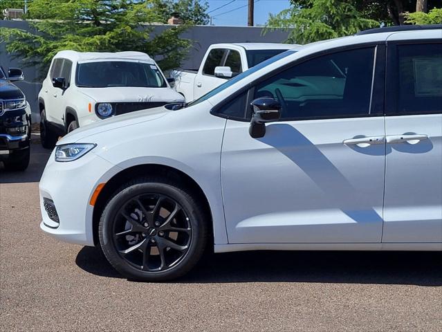 2023 Chrysler Pacifica PACIFICA LIMITED AWD