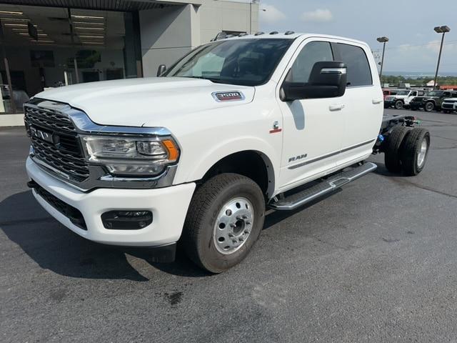 2023 RAM Ram 3500 Chassis Cab RAM 3500 LIMITED CREW CAB CHASSIS 4X4 60 CA